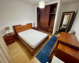 Quarto a rapaz estudante ou professor Oliveira de Azemeis
