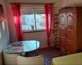 Alugo a jovem estudante ou trabalhador em Cascais Parede