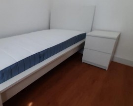 Quarto para arrendar no centro historico de Evora