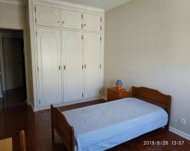 Quarto em apartamento situado Alto dos Moinhos SD Benfica