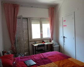 Alugo 3 quartos em casa raparigas Alges casa familiar