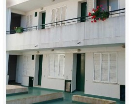 Arrendo apartamento T1 no centro da Costa da Caparica