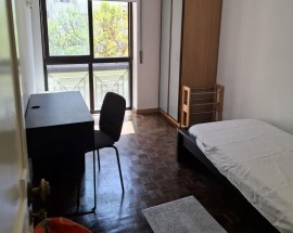 Quarto em apartamento confortavel em Oeiras