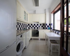 Quarto para rapariga na rua dos Combatentes Coimbra