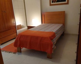 Quarto Lisboa rapazes limpeza internet TV 2