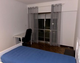 Arrendo quarto junto a estacao de metro de Alfornelos
