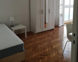 Arrendo 1 quarto em apartamento amplo na av da Igreja