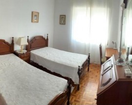 Quarto individual com wc Faro av Cidade Hayward