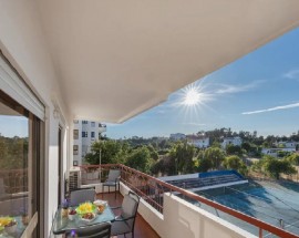 Alugo T1 com varanda vista montanha perto da praia Portimao