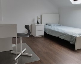 Quartos confortaveis na rua de Sao Sebastiao Lisboa
