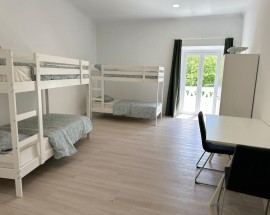 Hostel com camas de beliches renda por mes ou noite