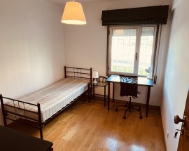 Quarto para rapariga estudante Lisboa metro Carnide