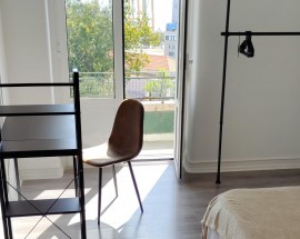 Quarto ensolarado e acolhedor disponivel Santa Apolonia