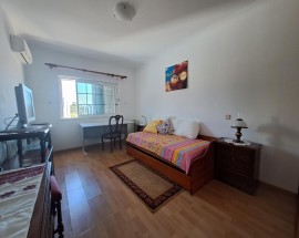 Quarto 25 m2 casa de banho privativa Carcavelos Parede
